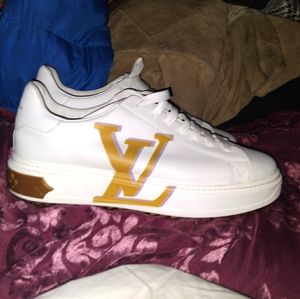 Size 9 Louise Vuitton Sneskers